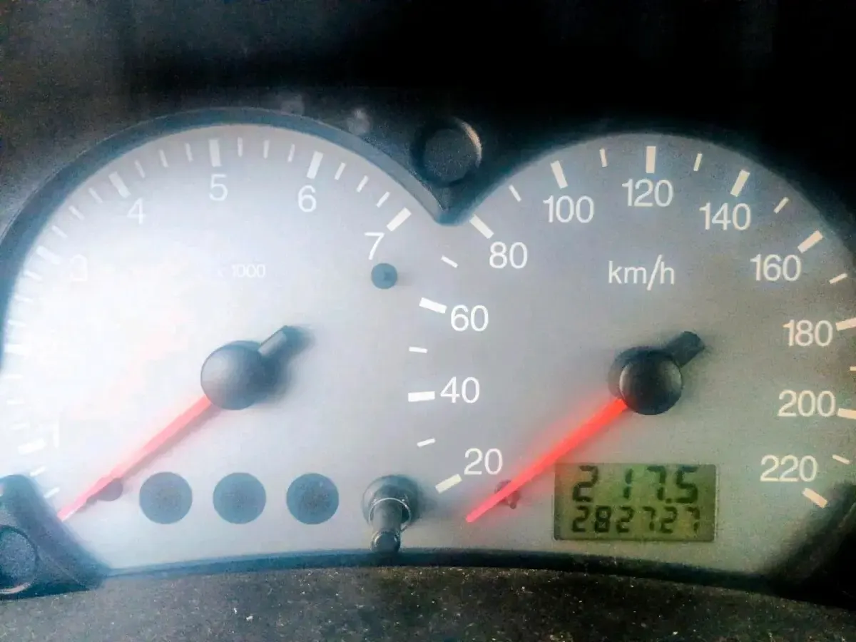 Używany Ford Focus 75 KM (55 kW) 2000 Srebrny Hatchback