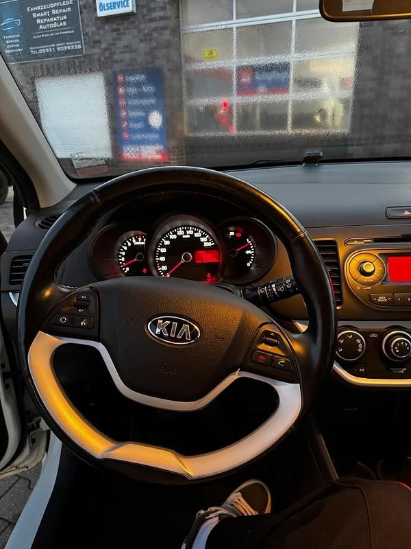 Gebraucht Kia Picanto 67 PS (49 kW) 2015 Weiß Kleinwagen