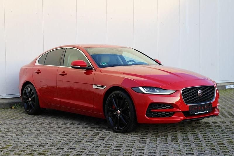 Gebraucht Jaguar XE SE 300 PS (220 kW) 2019 Rot Limousine