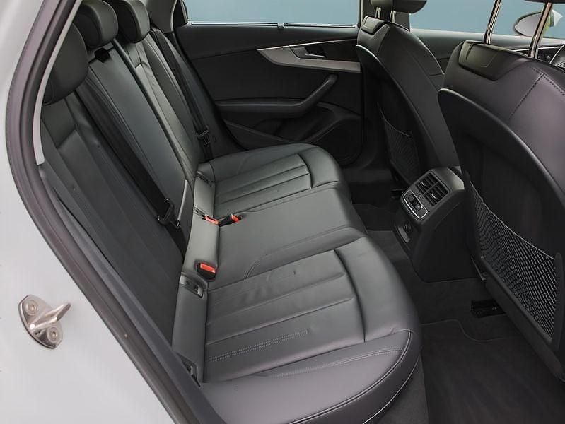 Używany Audi A4 204 KM (150 kW) 2023 Biały Kombi