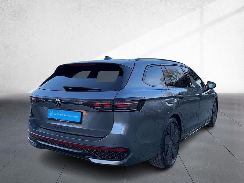 Neu VW Passat R-line 150 PS (110 kW) 2025 Diabasgrau metallic Kombi
