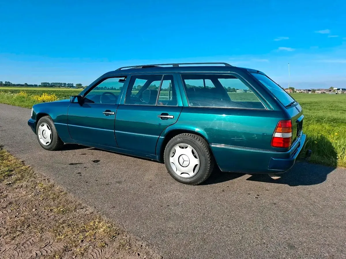 Second-hand Mercedes E250 113 CP (83 kW) 1994 Verde Break
