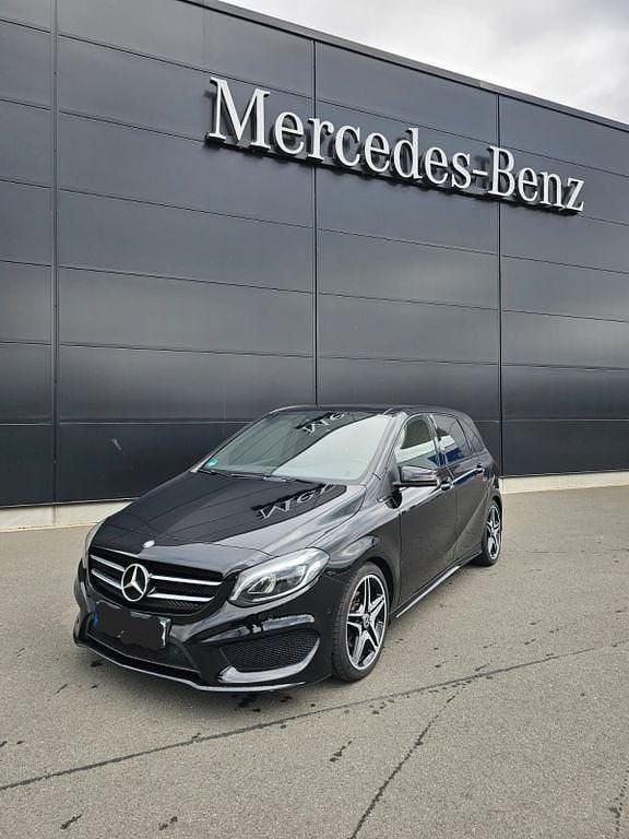 Schwarz Gebraucht 2015 Mercedes B200 AMG line Van / Kleinbus | 15.500 € (Fairer Preis) - Bild 1/4