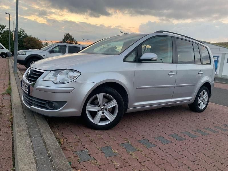 Silber Gebraucht 2007 VW Touran Conceptline Van / Kleinbus | 4.800 € - Bild 1/4