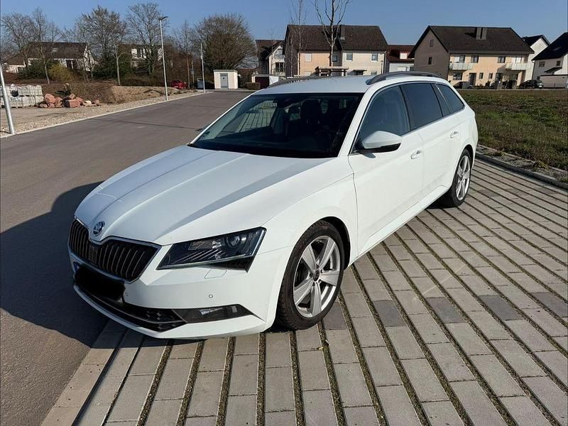 Gebraucht Skoda Superb 190 PS (139 kW) 2017 Weiß Kombi