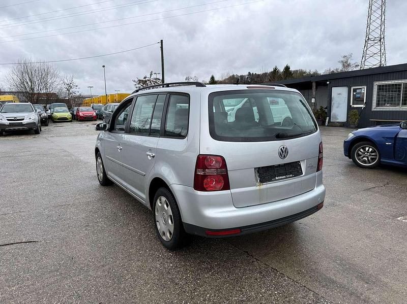 Gebraucht VW Touran Trendline 140 PS (102 kW) 2008 Reflexsilber metallic Van / Kleinbus