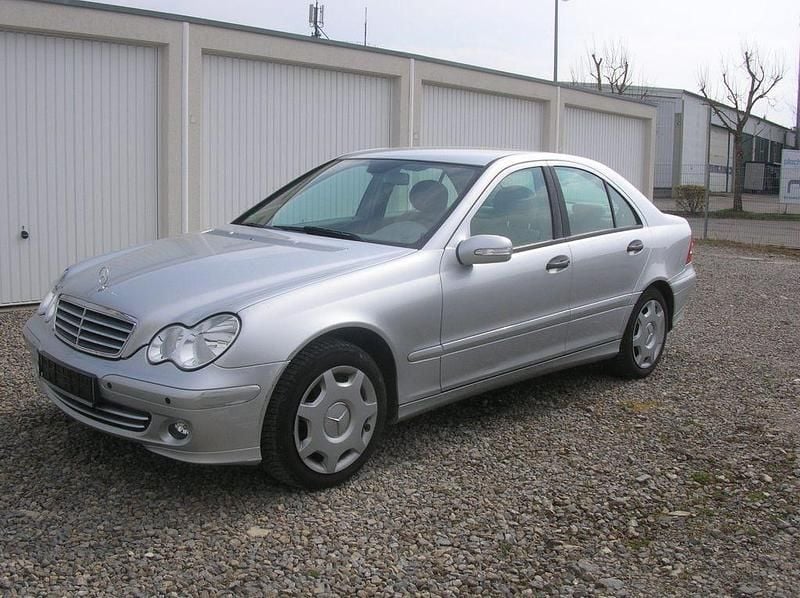 Gebraucht Mercedes C200 122 PS (89 kW) 2007 Silber Limousine