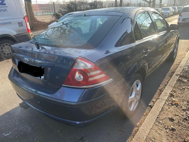Gebraucht Ford Mondeo 125 PS (91 kW) 2006 Blau Limousine