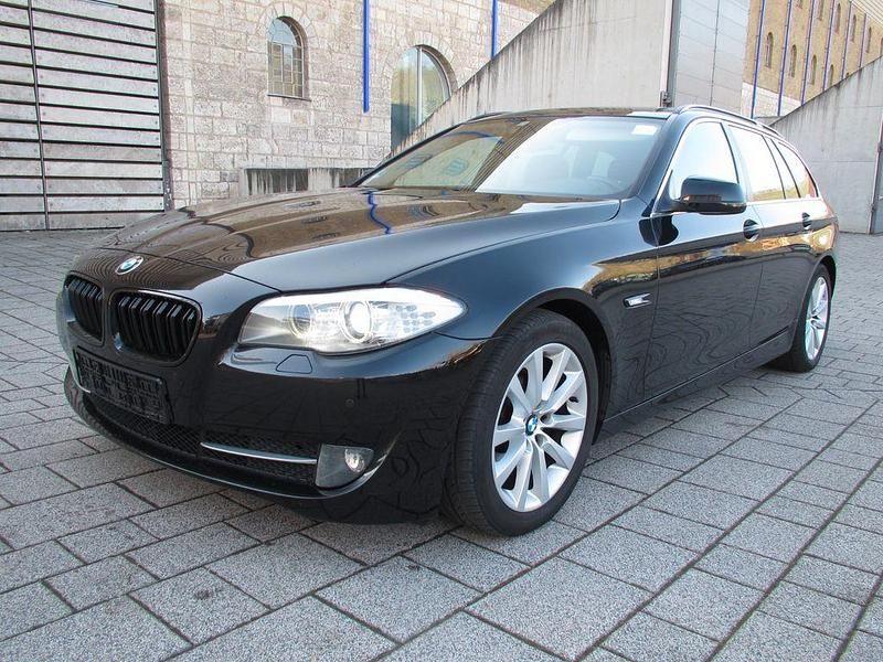 Gebraucht BMW 520 184 PS (135 kW) 2011 Schwarz Kombi