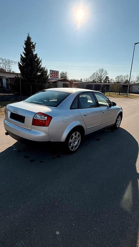 Gebraucht Audi A4 102 PS (75 kW) 2002 Silber Limousine