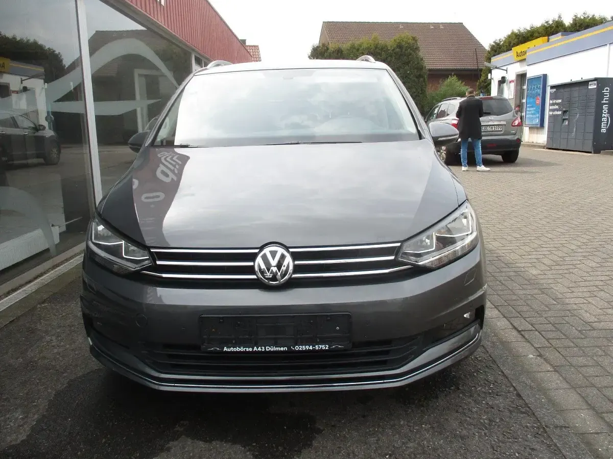 Używany VW Touran Join 116 KM (85 kW) 2018 Szary Minivan