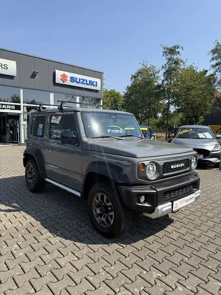 Gebraucht Suzuki Jimny Comfort+ 102 PS (75 kW) 2018 Grau metallic SUV