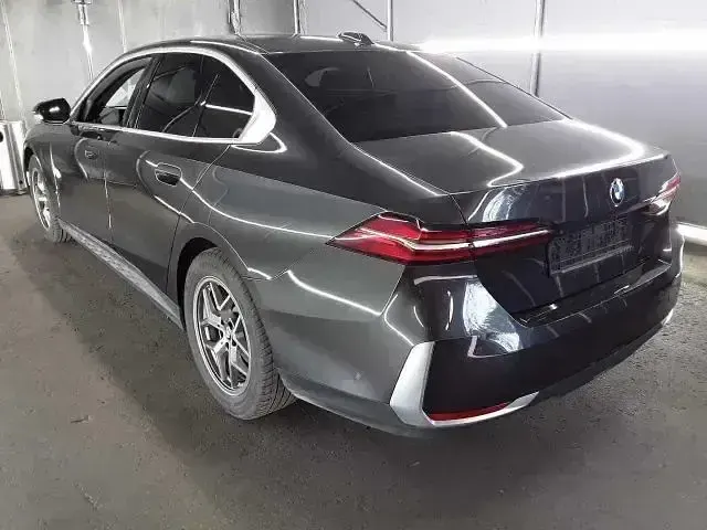 Gebraucht BMW 520 Performance 208 PS (152 kW) 2024 Grau Limousine