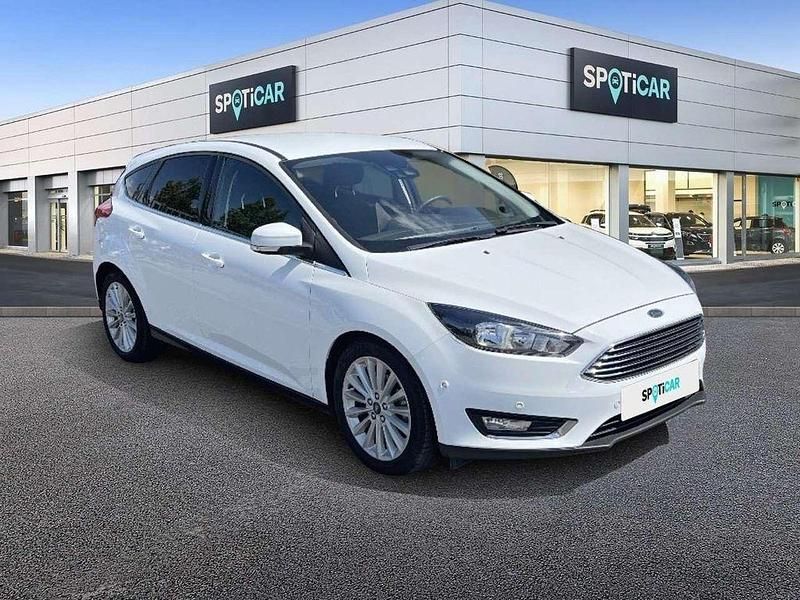 Gebraucht Ford Focus Titanium 125 PS (91 kW) 2018 Frost weiß Limousine