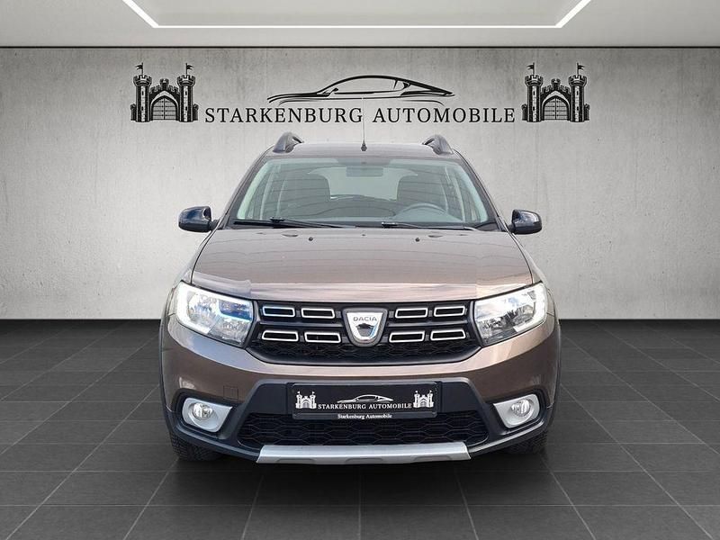 Gebraucht Dacia Sandero Celebration 90 PS (66 kW) 2018 Braun SUV