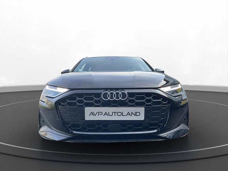 Gebraucht Audi A3 Sport 116 PS (85 kW) 2025 Schwarz Limousine