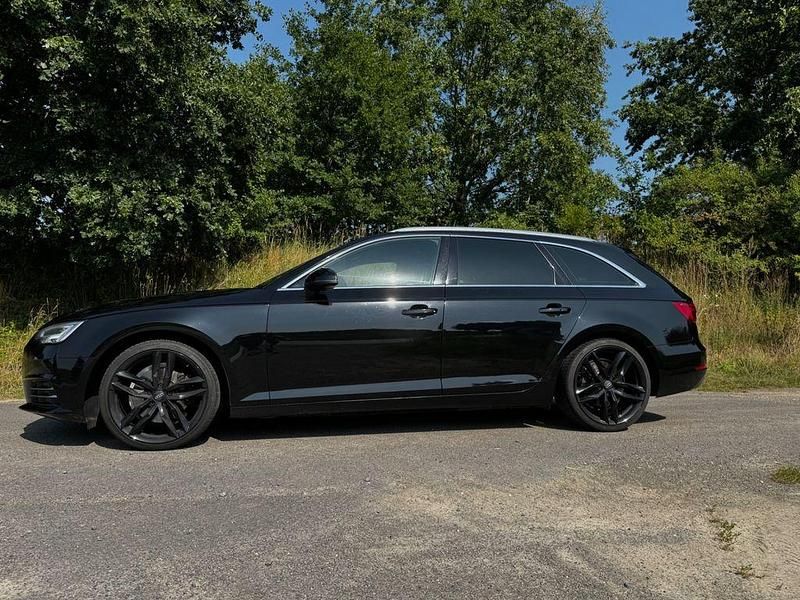 Gebraucht Audi A4 Comfort 150 PS (110 kW) 2017 Schwarz Kombi