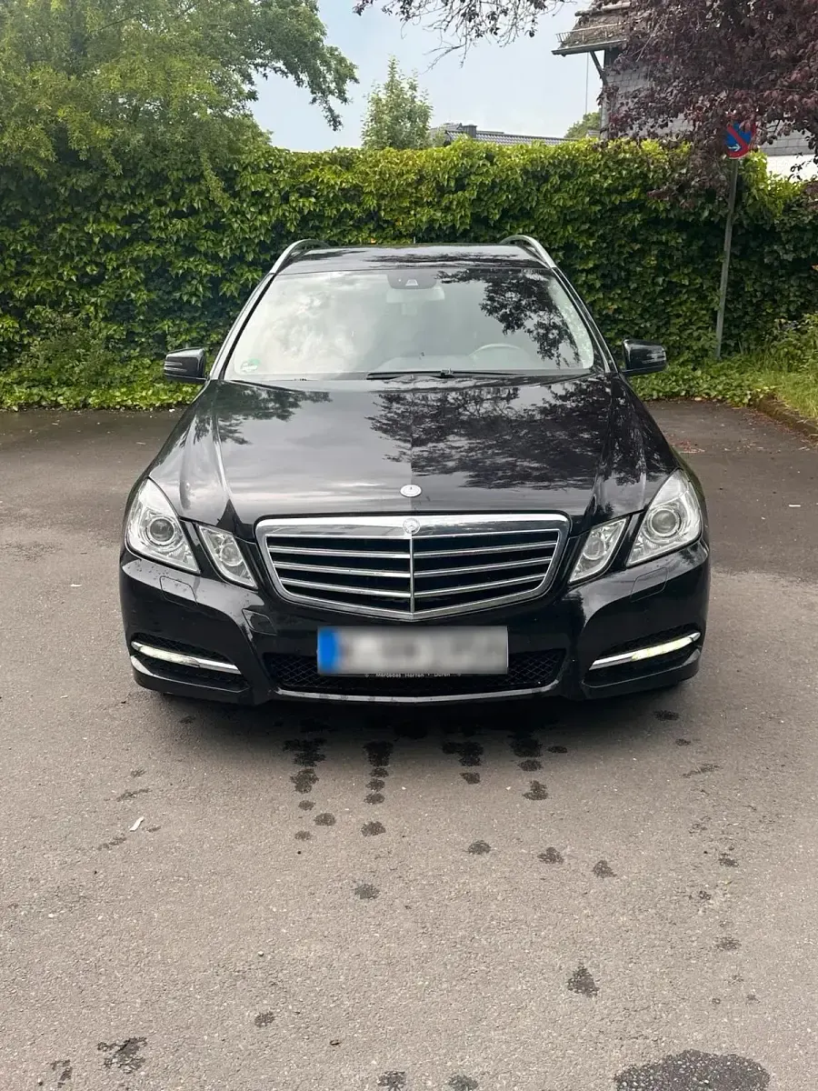 Gebraucht Mercedes E220 170 PS (125 kW) 2012 Schwarz Kombi