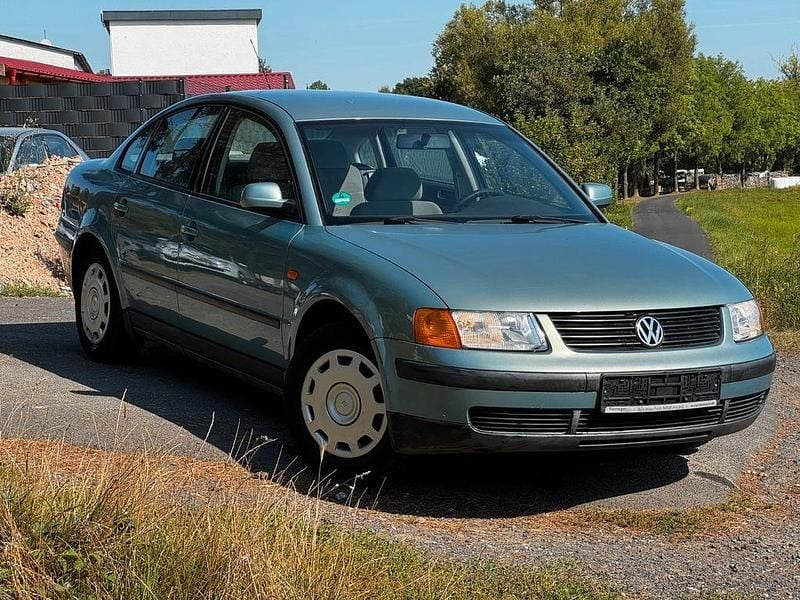 Grün Gebraucht 1997 VW Passat S Limousine | 2.790 € (Etwas zu teuer) - Bild 1/4