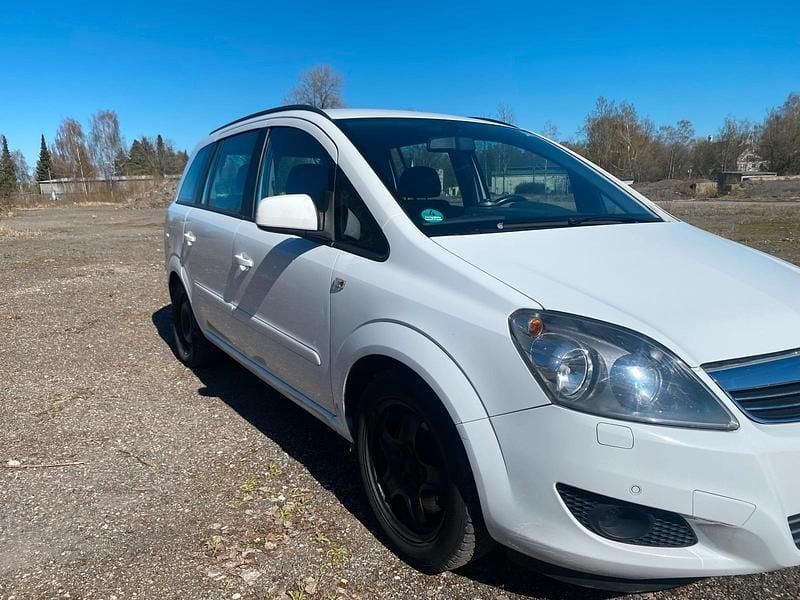 Gebraucht Opel Zafira 110 PS (80 kW) 2012 Weiß Van / Kleinbus