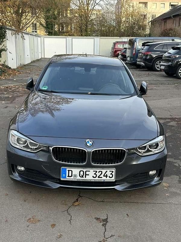 Gebraucht BMW 316 136 PS (100 kW) 2013 Grau Limousine