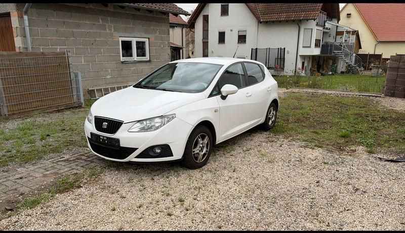 Weiß Gebraucht 2010 Seat Ibiza Style Kleinwagen | 3.580 € (Fairer Preis) - Bild 1/4