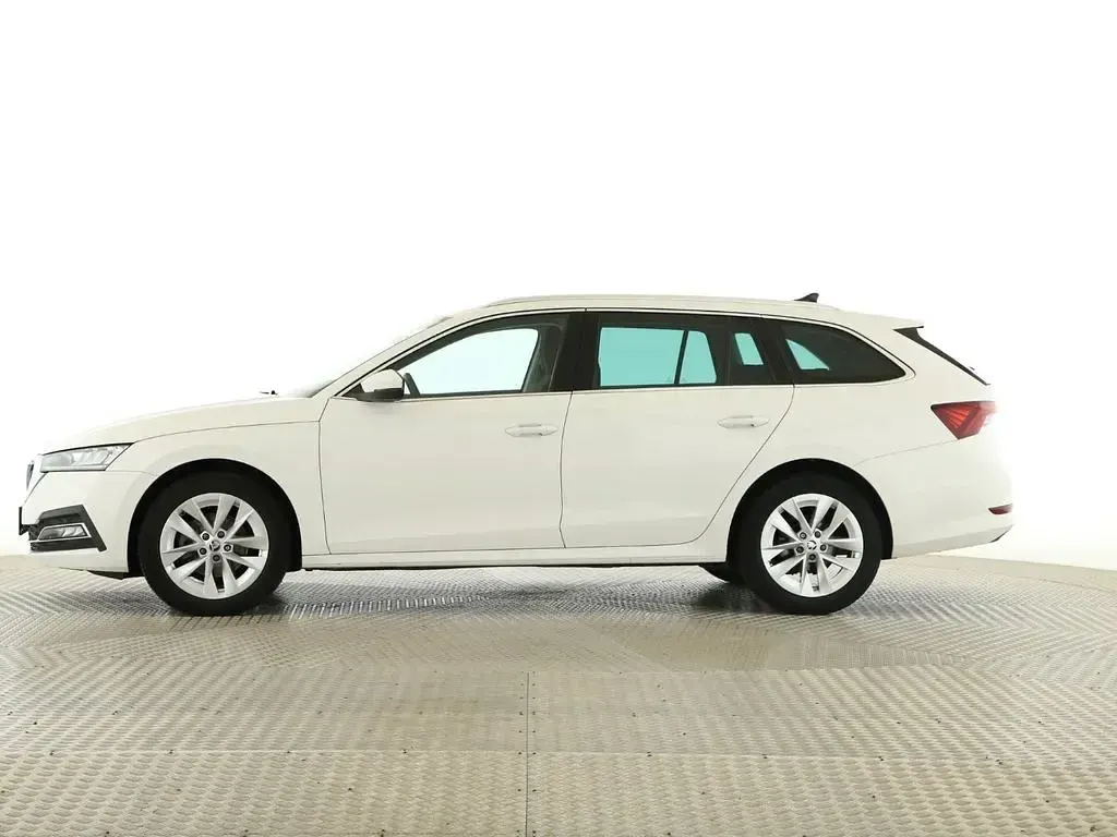 Gebraucht Skoda Octavia Style 116 PS (85 kW) 2023 Candyweiss Kombi