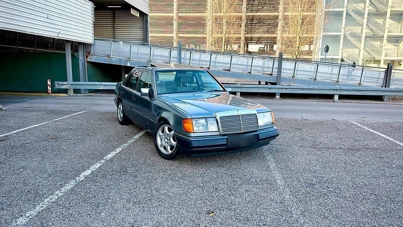 Gebraucht Mercedes E230 132 PS (97 kW) 1991 Limousine