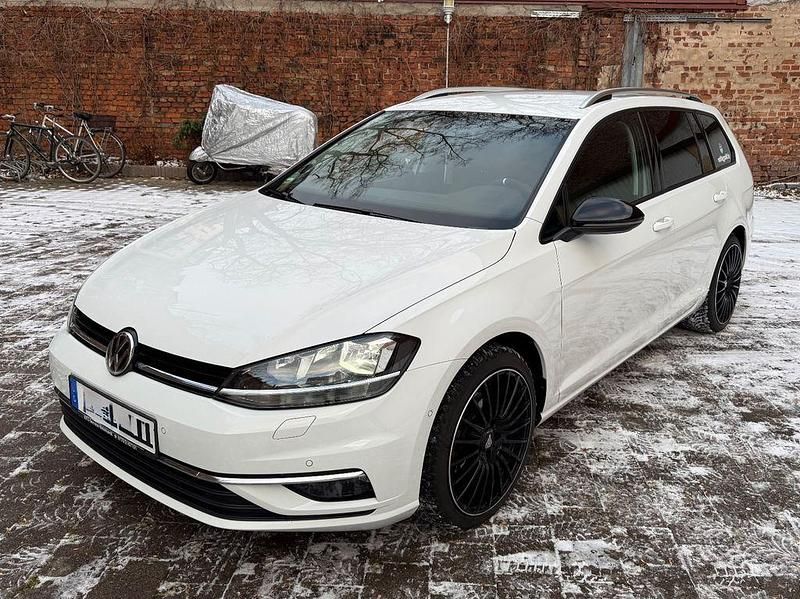 Weiß Gebraucht 2020 VW Golf VII Kombi | 13.990 € (Superpreis) - Bild 1/4