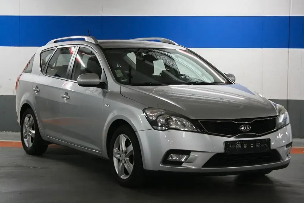 Gebraucht Kia Ceed Sportswagon 125 PS (91 kW) 2012 Machine silver (metallic) Kombi