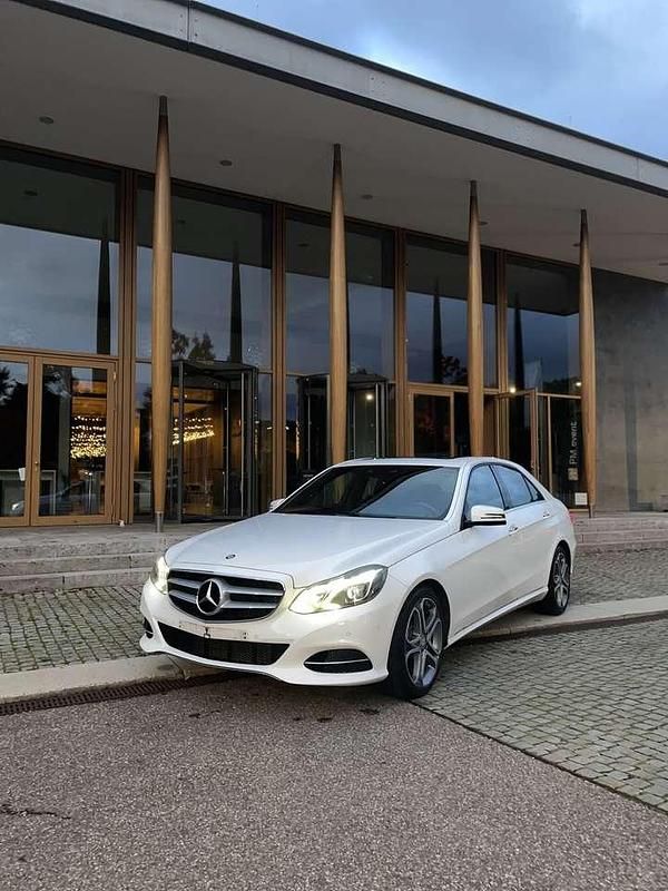 Weiß Gebraucht 2016 Mercedes E250 Avantgarde Limousine | 23.400 € (Guter Preis) - Bild 1/4