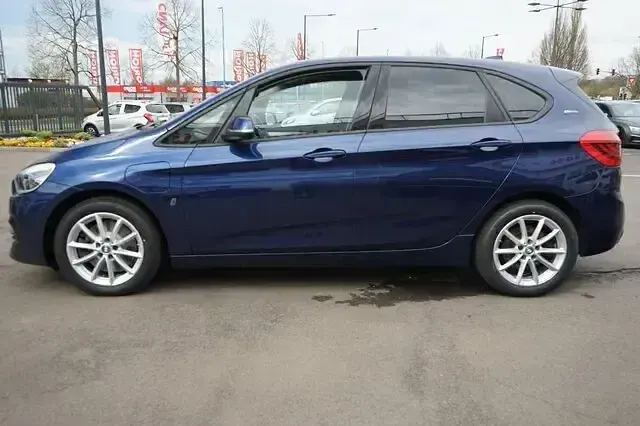 Używany BMW 225 Advantage 224 KM (164 kW) 2018 Niebieski Minivan