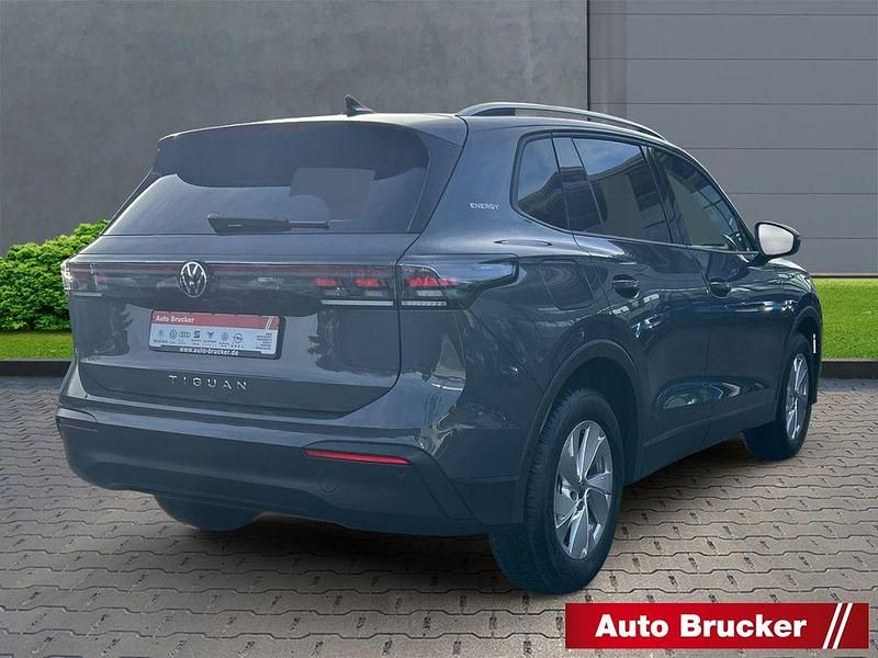 Neu VW Tiguan Life 150 PS (110 kW) 2026 Grau SUV
