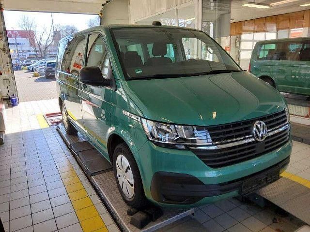 Gebraucht VW Multivan Family 110 PS (80 kW) 2021 Bay leaf green metallic Van
