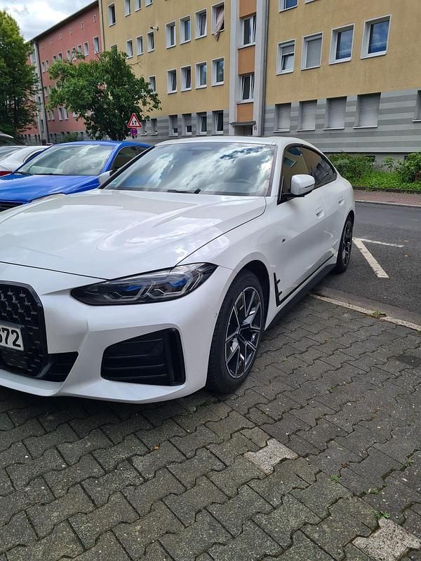 Weiß Gebraucht 2022 BMW 420 Gran Coupé M Sport Coupé | 42.500 € (Etwas zu teuer) - Bild 1/4