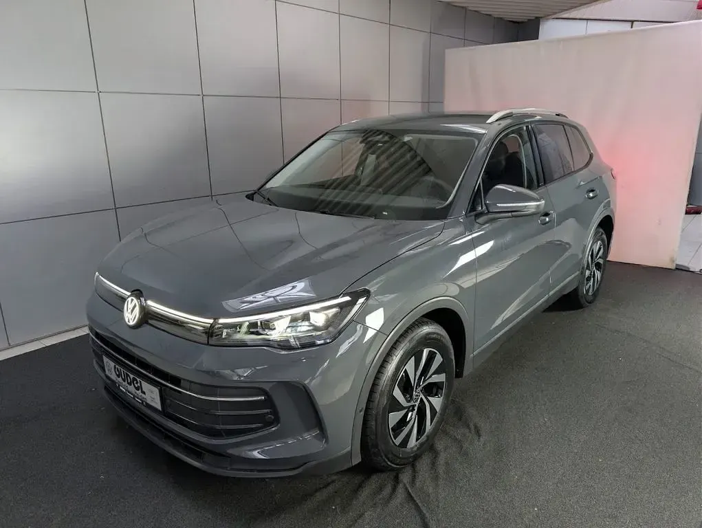 Neu VW Tiguan Life 150 PS (110 kW) 2026 Grau SUV