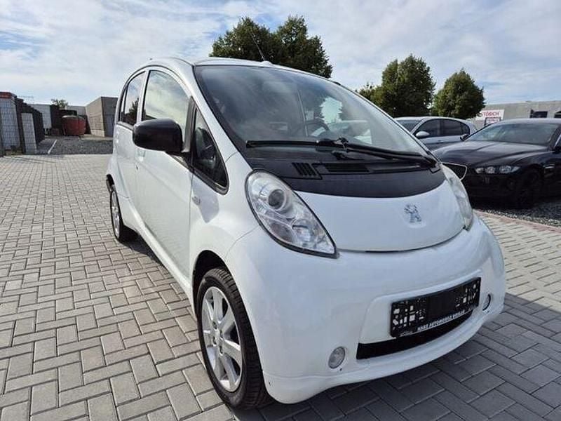 Weiß Gebraucht 2011 Peugeot iON Basis Kleinwagen | 2.950 € (Guter Preis) - Bild 1/4