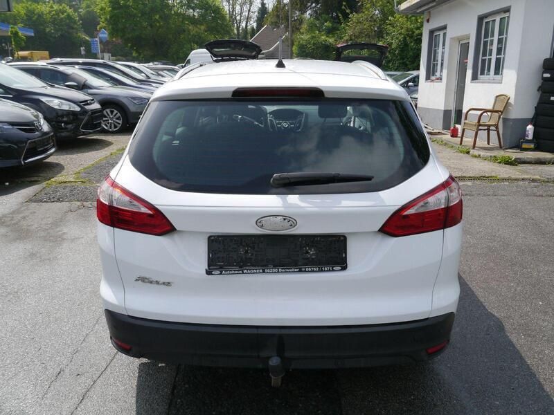 Gebraucht Ford Focus Titanium 116 PS (85 kW) 2011 Weiß Kombi