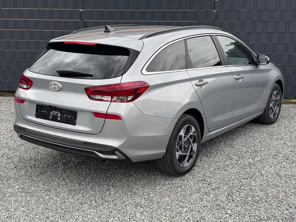 Neu Hyundai i30 116 PS (85 kW) 2026 Shimmering silver Kombi