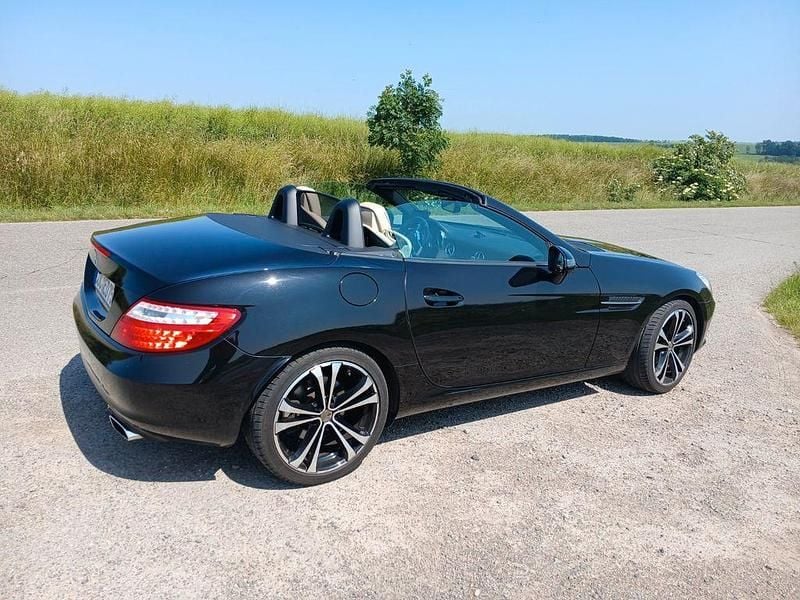 Schwarz Gebraucht 2015 Mercedes SLK200 Cabrio | 21.100 € (Guter Preis) - Bild 1/4