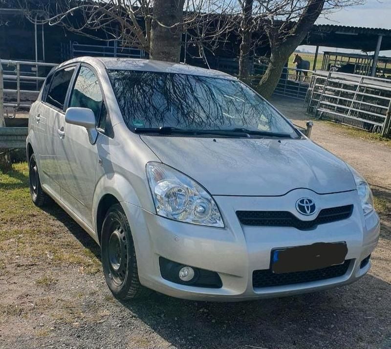 Gebraucht Toyota Corolla Verso Team 129 PS (94 kW) 2009 Silber Van / Kleinbus