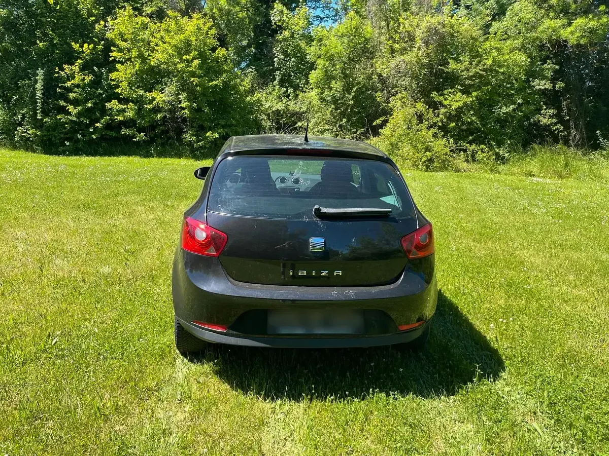 Używany Seat Ibiza 70 KM (51 kW) 2011 Czarny Hatchback