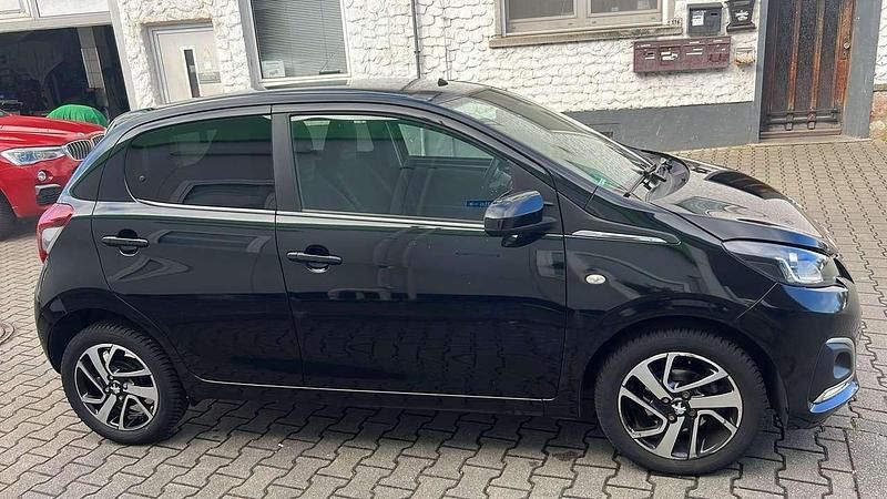 Gebraucht Peugeot 108 69 PS (50 kW) 2016 Metallicschwarze lackierung Kleinwagen