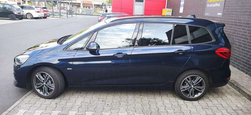 Blau Gebraucht 2019 BMW 220 Gran Tourer Sport Line Van / Kleinbus | 24.999 € (Teuer) - Bild 1/4
