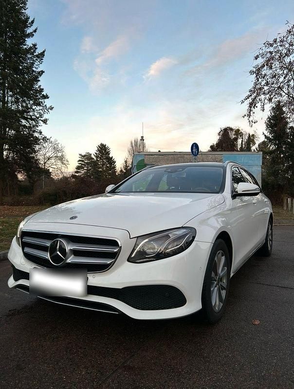 Gebraucht Mercedes E220 194 PS (142 kW) 2018 Weiß Kombi