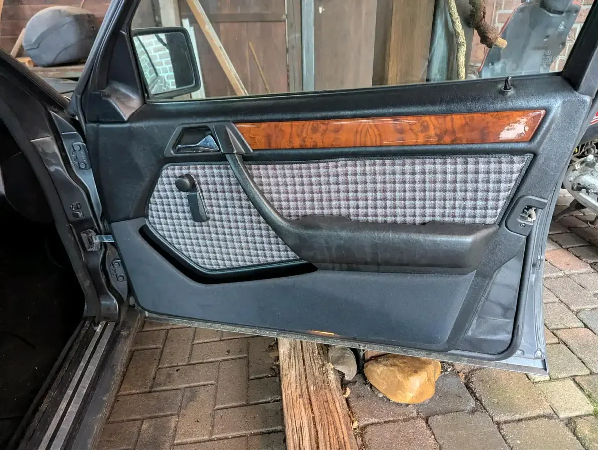 Gebraucht Mercedes E230 135 PS (99 kW) 1991 Grau Limousine
