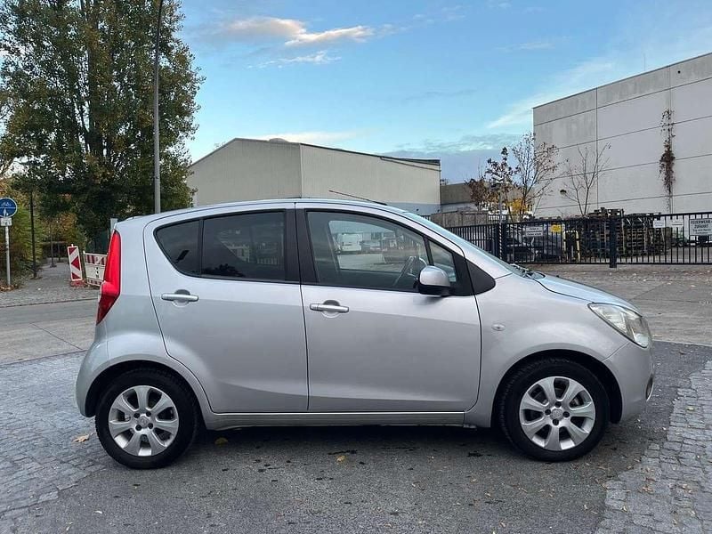 Gebraucht Opel Agila Edition 86 PS (63 kW) 2010 Stahlsilber/steel silver Kleinwagen