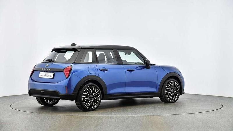 Gebraucht Mini Cooper Favoured 156 PS (114 kW) 2024 Blau Kleinwagen