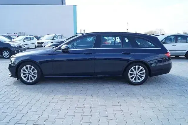 Gebraucht Mercedes E200 160 PS (117 kW) 2020 Blau Limousine