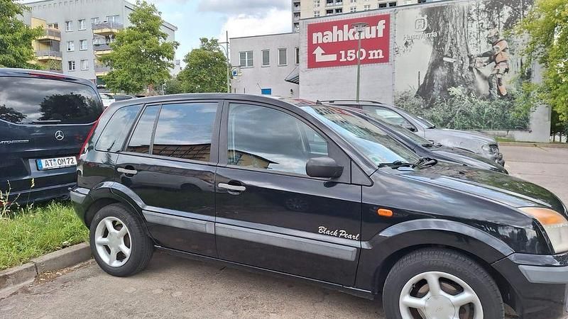 Schwarz Gebraucht 2006 Ford Fusion Trend Limousine | 1.900 € (Fairer Preis) - Bild 1/4